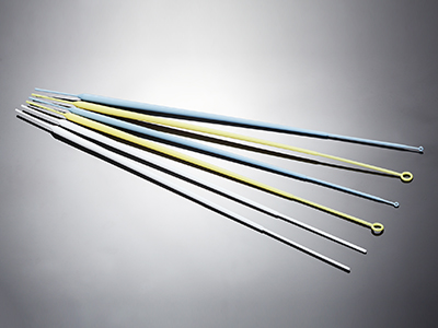 多種顏色以區分不同規格的接種環與接種針