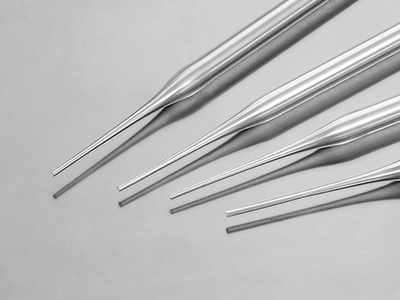 嘴型細長,方便從窄口容器或小容器取液