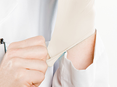 拉伸強(qiáng)度高，不易破，降低手套損耗